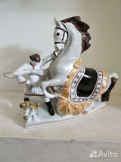 Фарфоровые статуэтки Конёк-горбунок (триптих)