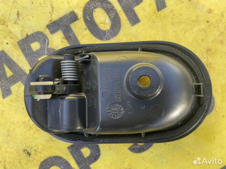Ручка внутренняя передняя правая Renault Duster