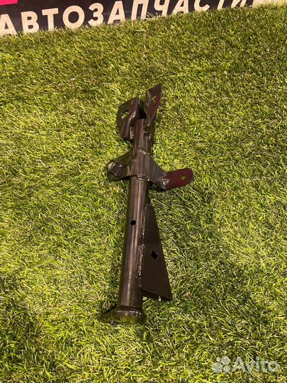 Кронштейн (крепление) левый Fiat 124 2018