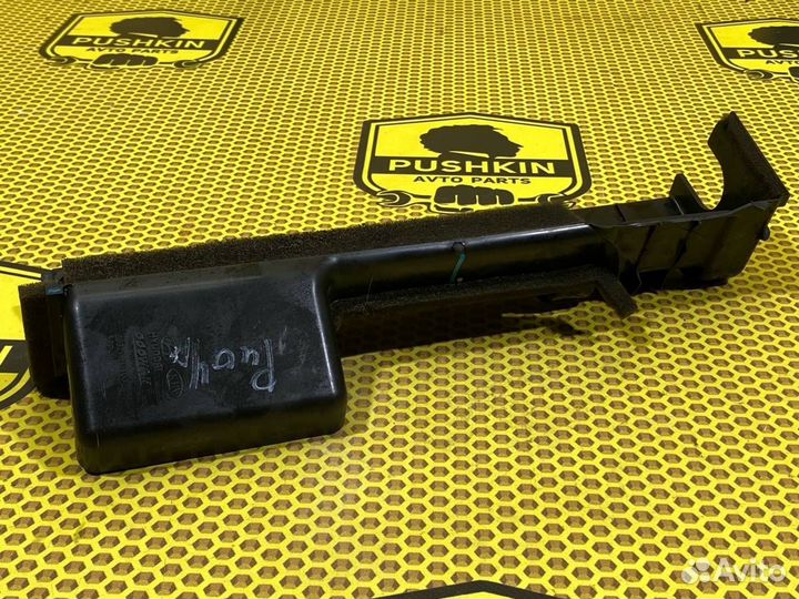 Дефлектор радиатора левый Kia Rio FB G4LC 2021