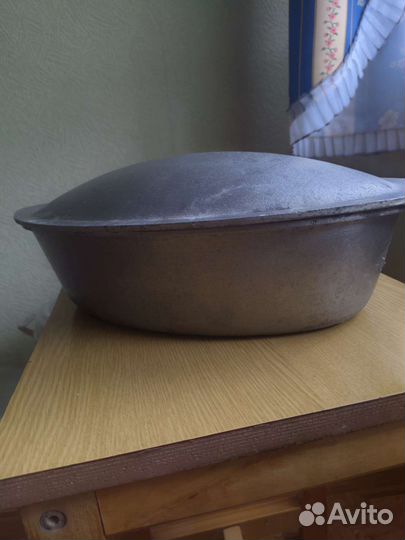 Казан чугунный (утятница) б/у