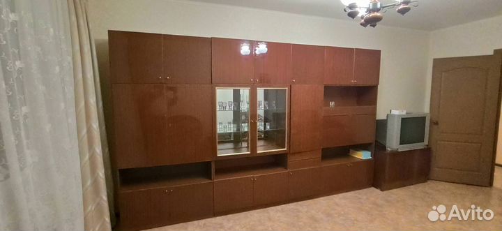 Стенка лакированная, тяжёлая