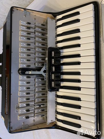 Аккордеон Weltmeister Stella 3/4 почти новый