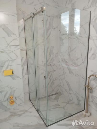 Стеклянные душевые перегородки