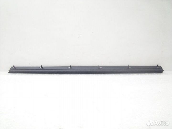 Уплотнитель стекла двери передний правый Lexus