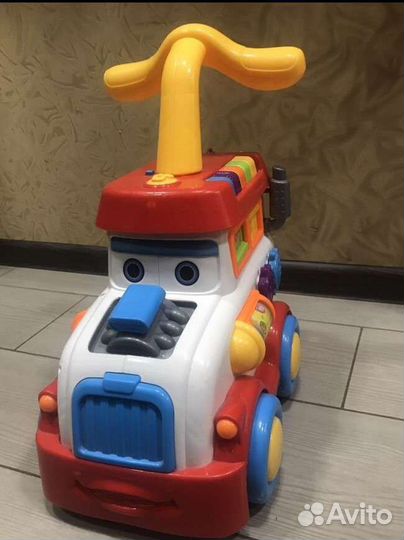 Машинка каталка толокар с ручкой