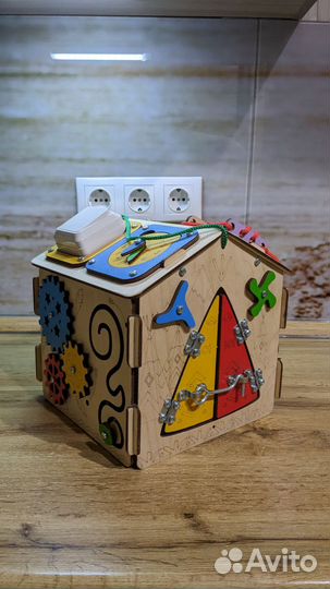 Бизиборд домик новый