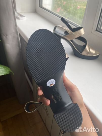 Босоножки женские