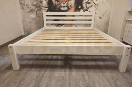 Кровать двуспальная деревянная