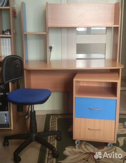 Детский письменный стол (с тумбочкой)