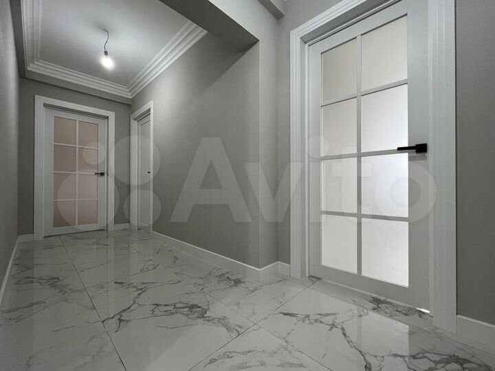 2-к. квартира, 77 м², 8/10 эт.