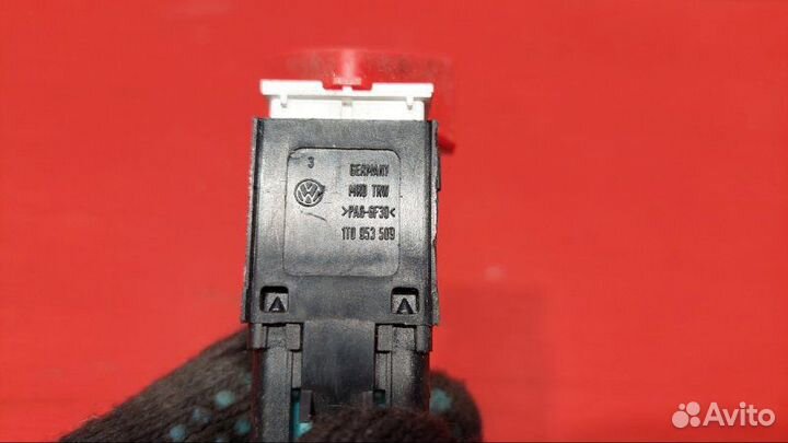 Кнопка аварийной сигнализации Volkswagen Touran