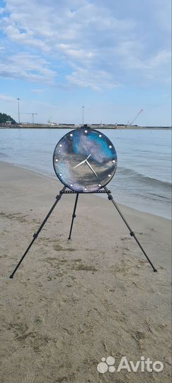 Часы настенные из эпоксидной смолы