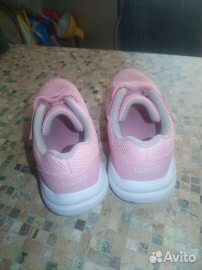Кроссовки 32