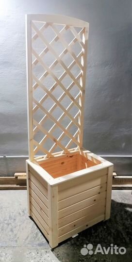 Кашпо со шпалерой