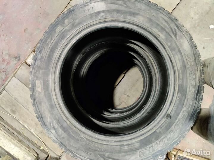 Bridgestone Blizzak DM-V1 225/65 R17 102R