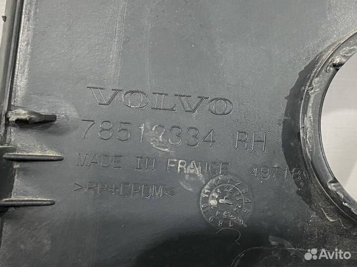 Рамка фары противотуманной правая Volvo FH5