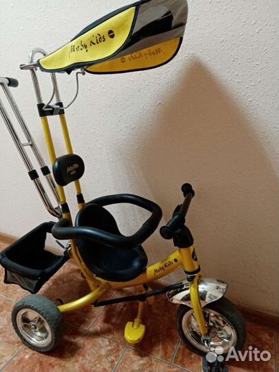 Трёхколёсный велосипед с ручкой