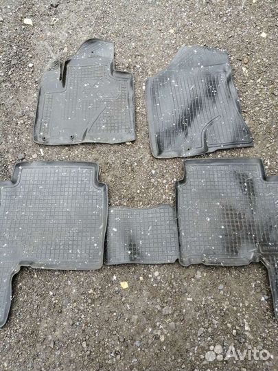 Автомобильные коврики на Hyundai SantaFe