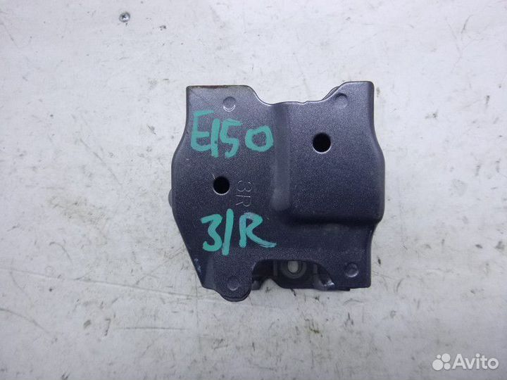 Кронштейн заднего усилителя правый toyota corolla