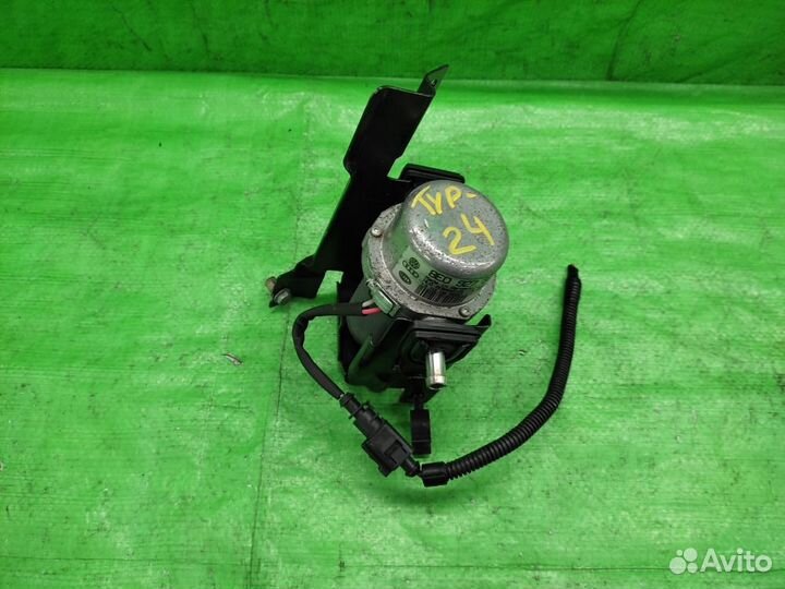 Насос вакуумный 8E0927317F оригинал контракт VAG