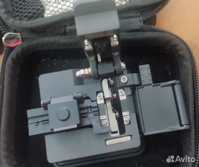 Скалыватель оптического волокна