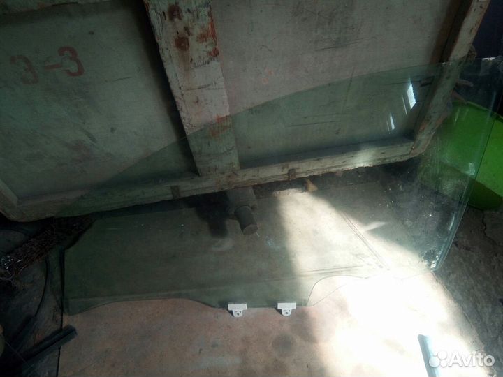 Стекло передней левой двери Nissan Tiida C11