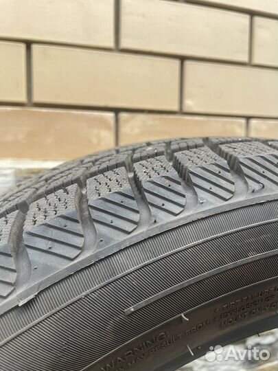 Hilo Arctic S-9 215/55 R18