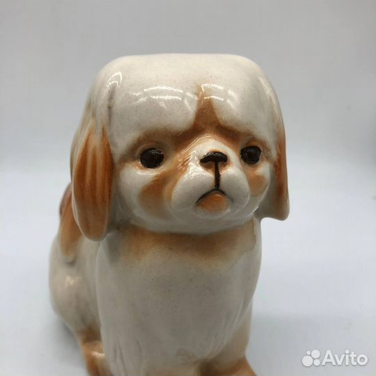 Фарфоровая статуэтка собаки 