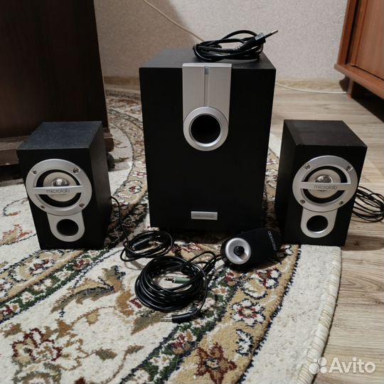 Сабвуфер и две колонки microlab M-400 II
