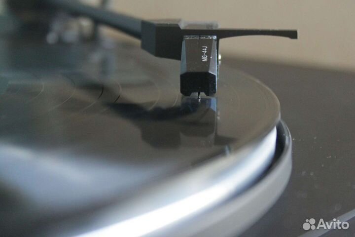 Sony/Виниловый проигрыватель + 50 пластинок