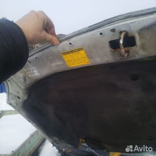 Запчасти на toyota avensis