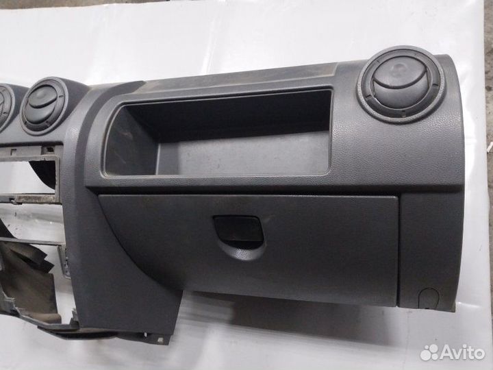 Панель торпедо Renault Logan седан 