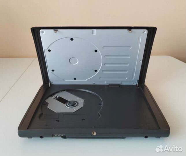 Переносной мультимедийный центр с тв и DVD