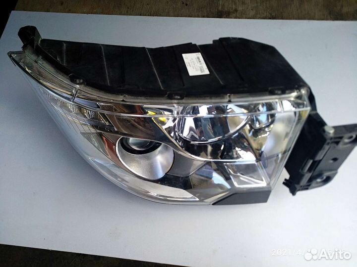 Фара правая Renault T