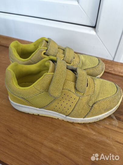 Кроссовки 28