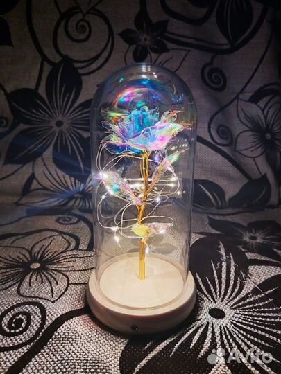 Вечная роза в колбе