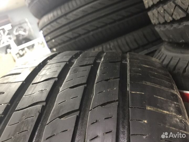 Roadstone N'Fera RU5 235/55 R18