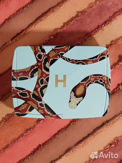 В наличии Палетка Hourglass Змея