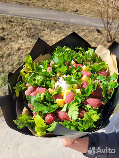 Мужской букет из колбасы и сыра