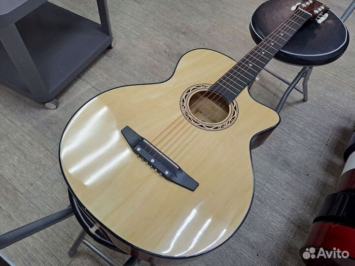 Гитара акустическая с металлическими струнами