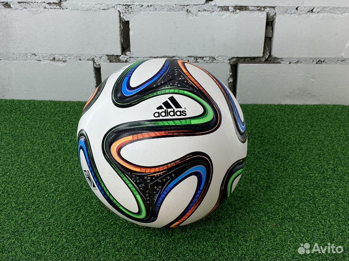 Футбольный мяч adidas
