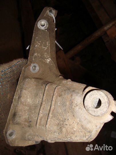 Кронштейн двигателя W220 M113 A1132230204