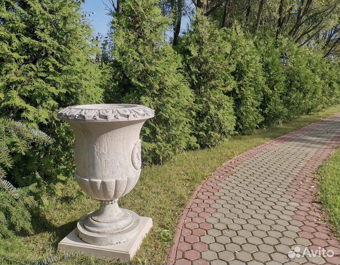 Вазон для сада и парка: Аполлон и Диана