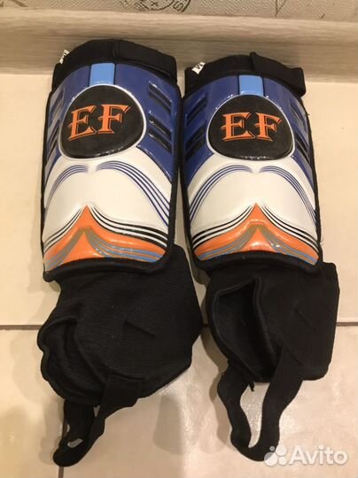 Футбольные щитки