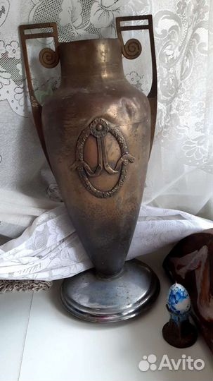 Ваза напольная с гербом из латуни и меди.1900-е г