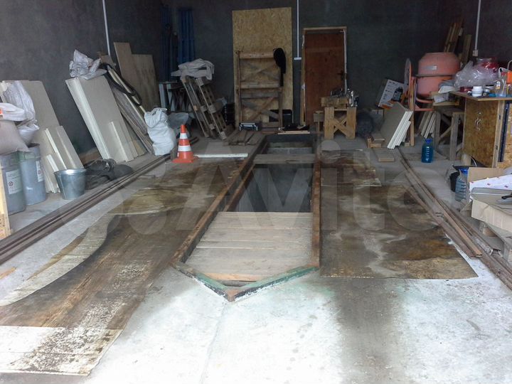 Гараж, > 30 м²