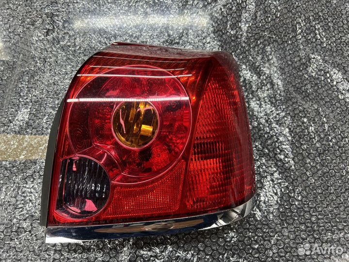 Фонарь задний Toyota Avensis T250