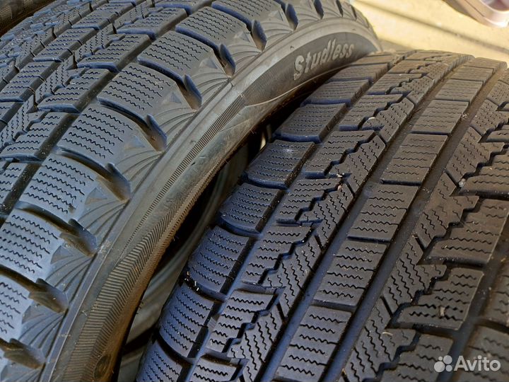 Roadstone Winguard Ice 215/55 R17