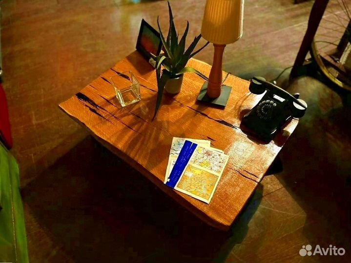 Низкий столик из массива